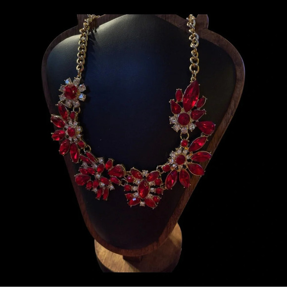 ❤️✨ Meet “The Scarlet Bloom Statement Necklace” ✨❤️ - Picture 2 of 7